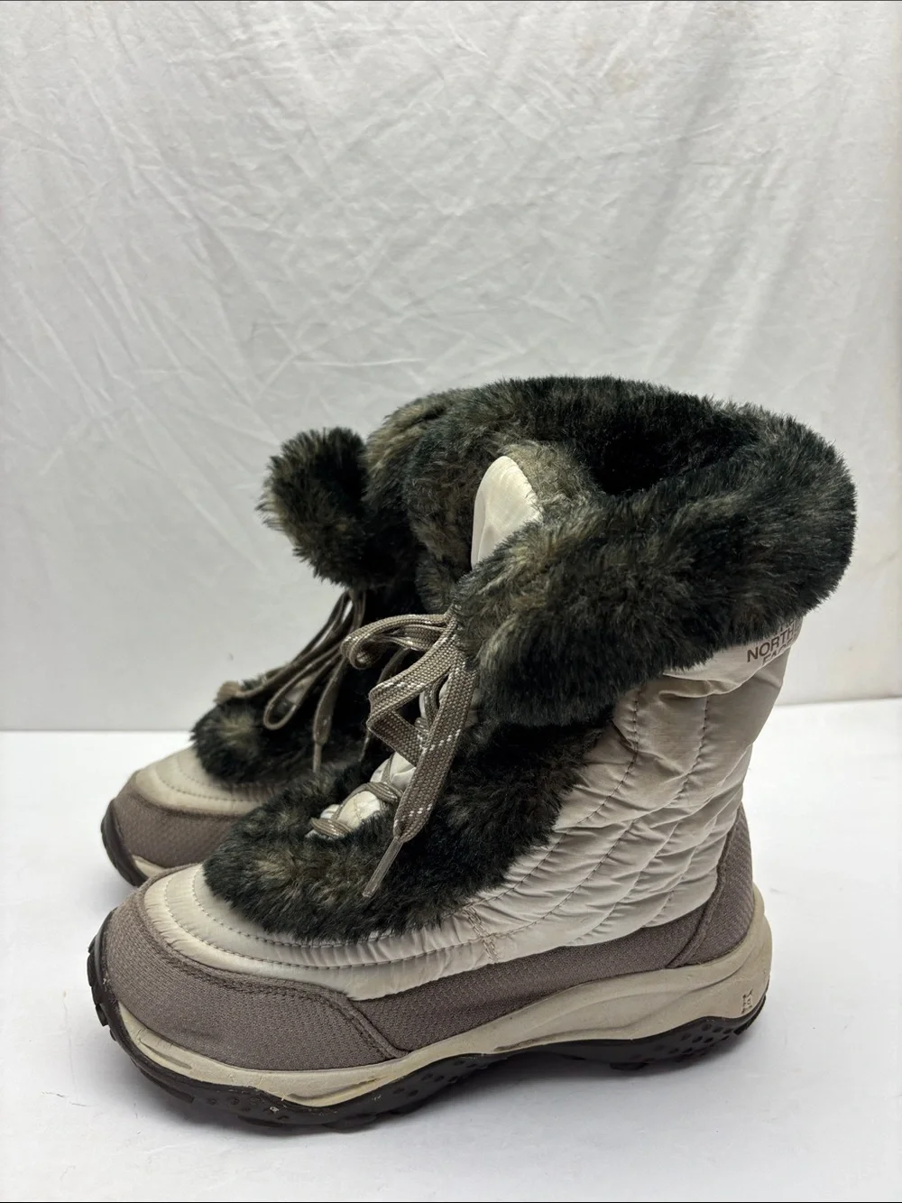 The North Face boots for big girls SZ 4, box 59